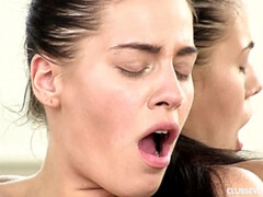 Брюнетки, В клубе, Европейки, Мастурбация, Бритые, Соло, Молоденькие, Близняшки