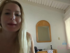 Enthousiasteling, Blond, Voeten, Voetbeurt, Vriendin, Handbeurt, Doordringend, Gezichtspunt