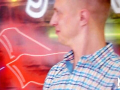 Lieveling, Grote mammen, Bruinharig, Rondborstig, Fetisj, Handbeurt, Natuurlijke tieten, Onder de rok