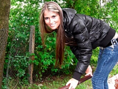 Leie, In den arsch, Grosse titten, Blasen, Hundestellung, Geld, Im freien, Rasiert