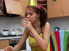 Amateur, Sucer une bite, Double pénétration, Hard, Adolescente, Plan cul à trois, Nénés