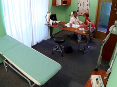 Enthousiasteling, Pijpbeurt, Bedriegen, Likken, Verpleegster, Roodharige vrouw, Strak, Uniformpje