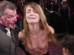 Amarrada, Morena, Polla, Pies, Castigada, Afeitado, Esclavo, Tatuaje