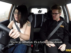 Leie, Asiatisch, Blasen, Auto, Im freien, Hintern versohlen, Student, Schlucken