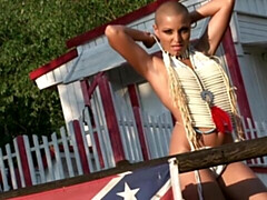 Amateur, Culo grande, Granja, Desnudo, Al aire libre, Flaco, Solo, Adolescente