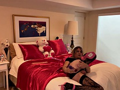 Amateur, Anal, Fetichismo travestista, Consolador, Lencería, Transexual, Tatuaje, Vibrador