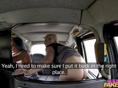 Británico, Coche, Consolador, Lesbiana, Lamidas, Al aire libre, Coño, Vibrador