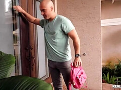 69 negenenzestig, Lul, Hondjeshouding, 1 man 2 vrouwen, Kokhalzen, Rijden, Geschoren, Tiener