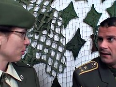 Brunette brune, Tir de sperme, Fétiche, Groupe