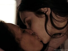 Zwart, Bedriegen, Spijkerbroeken, Lesbisch, Doordringend, Stiefmoeder, Tatoeage, Tieten likken