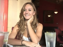 Nahaufnahme, Fußfetisch, Lingerie, Orgasmus, Öffentlich, Sekretärin, Solo, Strümpfe