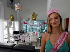 Nana, Gros cul, Blonde, Sucer une bite, Queue, Pov