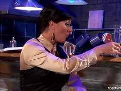 Dingue, Érotique, Fétiche, Branlette thaïlandaise, Hard, Pisser, Plan cul à trois, Nénés