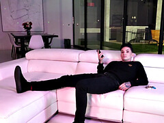 Bruinharig, Jurk, Zwart, Zoenen, Likken, Slipje, Roken, Tatoeage