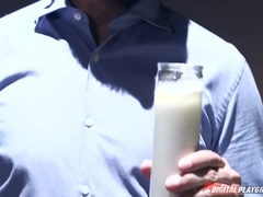 Morena, Dominación, Pies, Penetracion con dedos, Oficina, Perforación, Realidad, Tatuaje