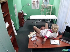 Sucer une bite, Médecin, En levrette, Faciale, Branlette thaïlandaise, Léchez, Uniforme, Voyeur