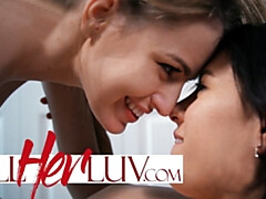 Blond, Vingeren, Hd, Lesbisch, Likken, Klein, Tiener, Tieten likken