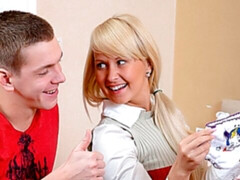 Slaapkamer, Grote lul, Blond, Hondjeshouding, Hardcore, Mager, Rok, Tiener