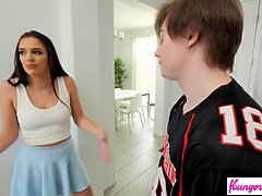 Grosser arsch, Grosser schwanz, Blasen, Braunhaarige, Sperma im mund, Orgasmus, Pov, Stiefmutter