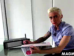 In den arsch, Blasen, Cfnm, Niederländisch, Büro, Sekretärin, Strümpfe, Uniform