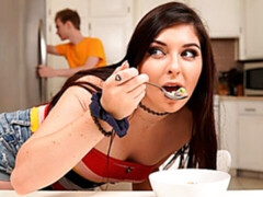 Blasen, Braunhaarige, Sperma im mund, Spermaladung, Handjob, Lecken, Milf, Natürlichen titten