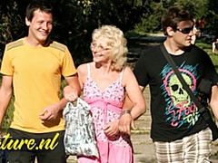 Estilo perrito, Peludo, Sexo duro, Hd, Maduro, Al aire libre, Público, Trio