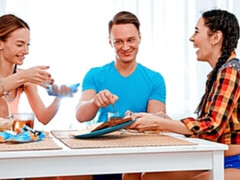 Любители, Большой член, Минет, Брюнетки, Собачьи, Каблуки, На кухне, Втроем