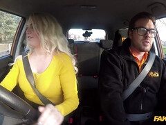 Grosse titten, Blondine, Auto, Europäisch, Handjob, Lecken, Muschi, Hintern versohlen