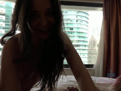 Amateur, Brunette brune, Éjaculation interne, Petite amie, Branlette thaïlandaise, Piercing, Pov, Maigrichonne