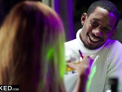 Grosse bite, Gros seins, Noire, Éjaculer dans la bouche, Gorge profonde, Seins naturels, Chatte, Chevaucher