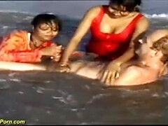 Plage, Sucer une bite, Tir de sperme, Indienne, De plein air, Adolescente, Plan cul à trois, Serré