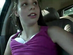 Enthousiasteling, Grote kont, Grote mammen, Bruinharig, Vingeren, Masturbatie, Strippen, Tiener