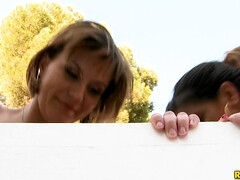 Chica, Morena, Ffm, Tetas naturales, Al aire libre, Pequeña, Pezones inflados, Trio