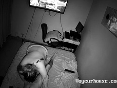 Leie, Tussi, Grosser schwanz, Grosse titten, Braunhaarige, Paar, Ablutschen, Titten