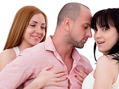 Grosse bite, Sucer une bite, Brunette brune, En levrette, Chatte, Rasée, Maigrichonne, Nénés