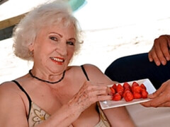 Gros cul, Blonde, En levrette, Poilue, Branlette thaïlandaise, Léchez, De plein air, Chatte