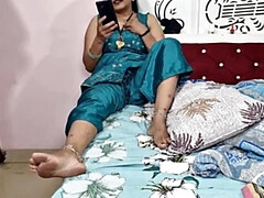 Sucer une bite, Preservatif, Tir de sperme, Conversation vulgaire, En levrette, Hd, Indienne, Belle mère