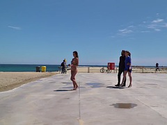 Amateur, Nana, Bondage domination sadisme masochisme, Brunette brune, Femme dominatrice, De plein air, Public, Réalité