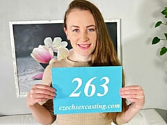 Grosser arsch, Grosser schwanz, Blasen, Hundestellung, Natürlichen titten, Jungendliche (18+), Titten