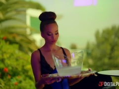 Lécher le cul, Brunette brune, Noir ébène, Pieds, De plein air, Piercing, Nénés, Mouillée