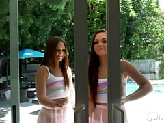 Blasen, Besamung, Hundestellung, Flotter vierer, Rasiert, Jungendliche (18+), Titten, Spielzeuge