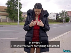 Sucer une bite, Gorge profonde, Argent, Petite femme, Public, Chatte, Rasée, Maigrichonne