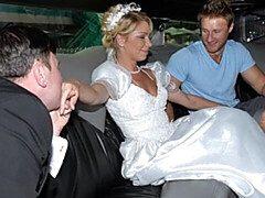 Grosser arsch, Grosser schwanz, Grosse titten, Blondine, Blasen, Braut, Auto, Im freien