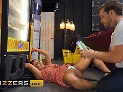 Большие сиськи, Минет, Пальцем, Межрасовый секс, Латиноамериканки, Лизание, Натуральные сиськи, Киски