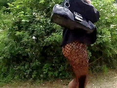 Blasen, Vollbusig, Kehlenfick, Natürlich, Piercing, Rasiert, Titten, Unter dem rock