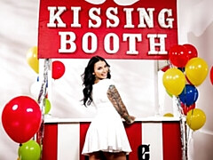 Большая жопа, Большие сиськи, Поцелуи, Лесбиянка, Белье, Мастурбация, Бритые, Сиськи