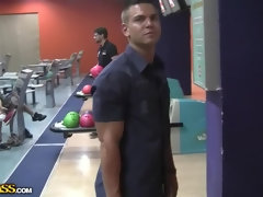 Брюнетки, Каблуки, Белье, На природе, Пирсинг, На публике, Стриптиз