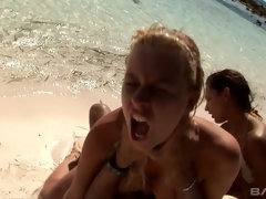 18 jahre, Blondine, Braunhaarige, Spermaladung, Piercing, Öffentlich, Jungendliche (18+), Flotter dreier