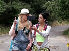 Tetas grandes, Negro, Penetracion con dedos, Lesbiana, Lamidas, Al aire libre, Coño, Trio