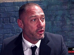 Cul, Bondage, Homme nu et filles habillées, Rondelette, Couple, Femme dominatrice, Cuir, Strapon